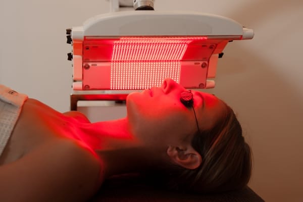 Since there are so many benefits to using red light therapy at home, products are becoming more available.